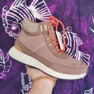 NWT! TOMS CASCADA WATERPROOF SUEDE BOOT SIZE 6.5